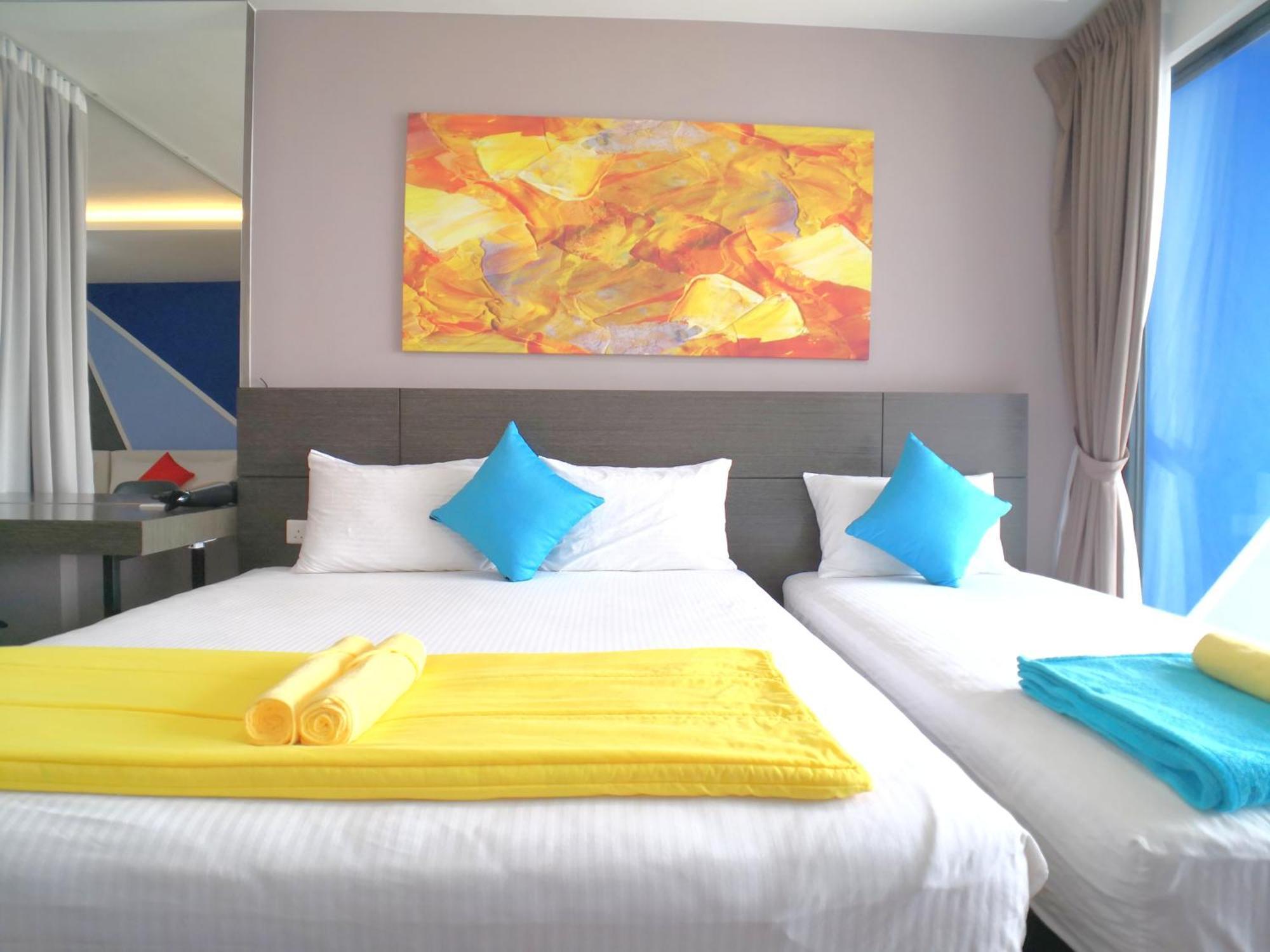 The Landmark Seaview Gurney George Town Room photo